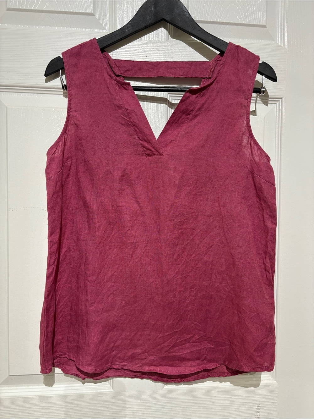 harve benard Womens Sleeveless V-Neck Linen Tank Top - Berry